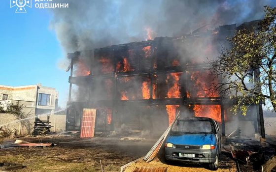 Під Чорноморськом палала дерев’яна триповерхівка (фото) «фото»