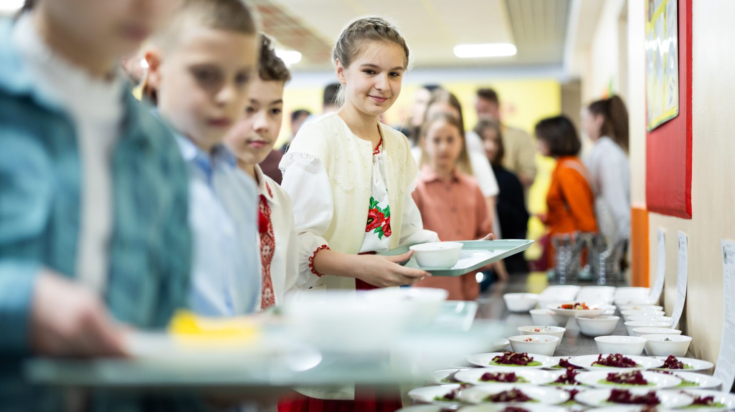 Держава нарахувала кошти на харчування для всіх учнів 1-4 класів в Одесі, але поки така послуга доступна пільговикам «фото»