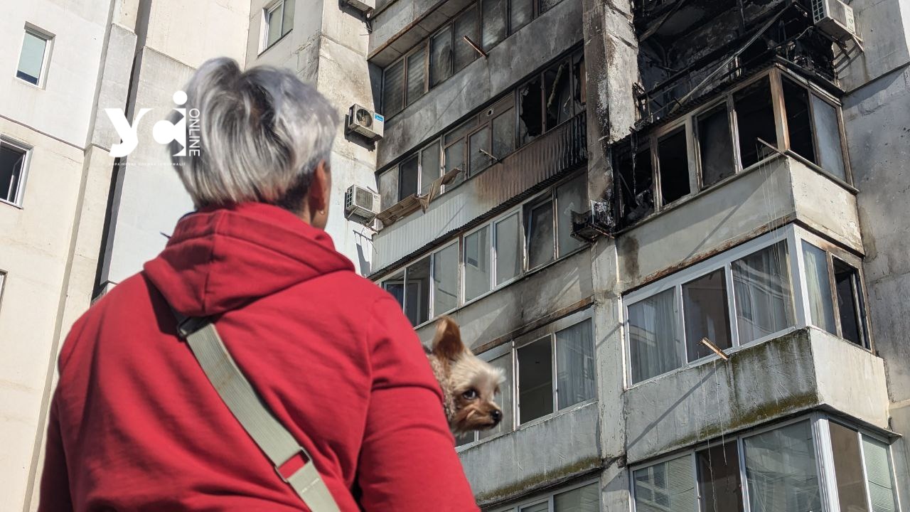 «Балкон вигорів. Там ще лежить двигун від «шахеда», у ДСНС кажуть, що заберуть», – мешканка Чорноморська «фото»