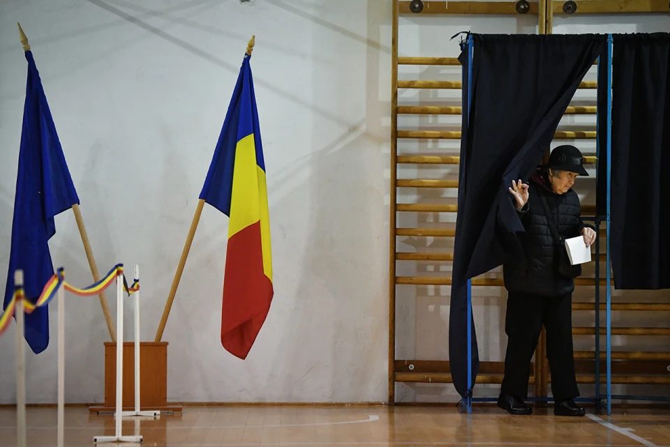 Приголомшливі результати: в першому турі виборів президента у Румунії лідирує кандидат з протиукраїнською позицією  «фото»
