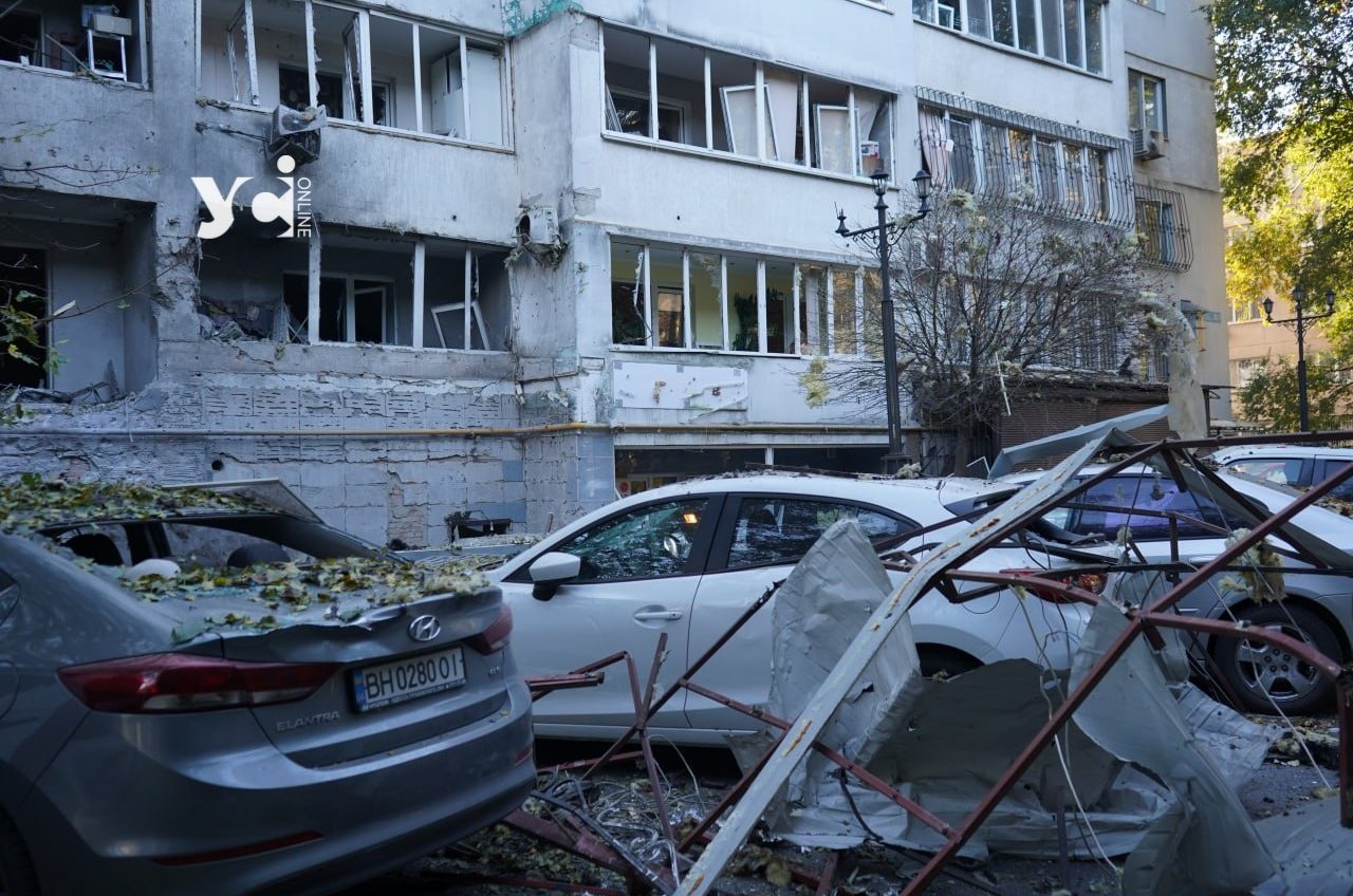 Внаслідок нічної атаки в Одесі постраждали три житлові будинки: пошкоджені близько 40 квартир (фото) «фото»