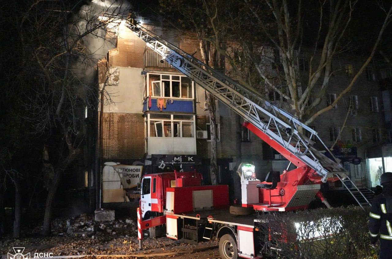 Внаслідок нічної атаки безпілотників по Миколаєву загинули пʼятеро людей (фото) «фото»