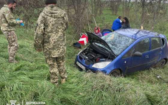 Стали свідками: прикордонники врятували людей, які потрапили в аварію на Одещині (фото) «фото»