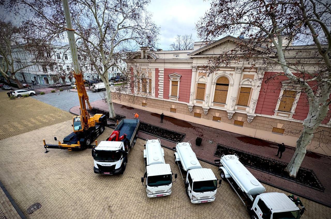 Комунальники Одеси отримали нову техніку від Японії «фото»