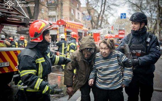 В центрі Одеси палала квартира: трьох людей евакуювали по автодрабині (фото) «фото»