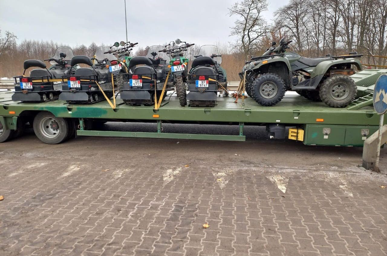 Прикордонники Могилів-Подільського загону отримали снігоходи, квадроцикли та мотоцикли (фото) «фото»