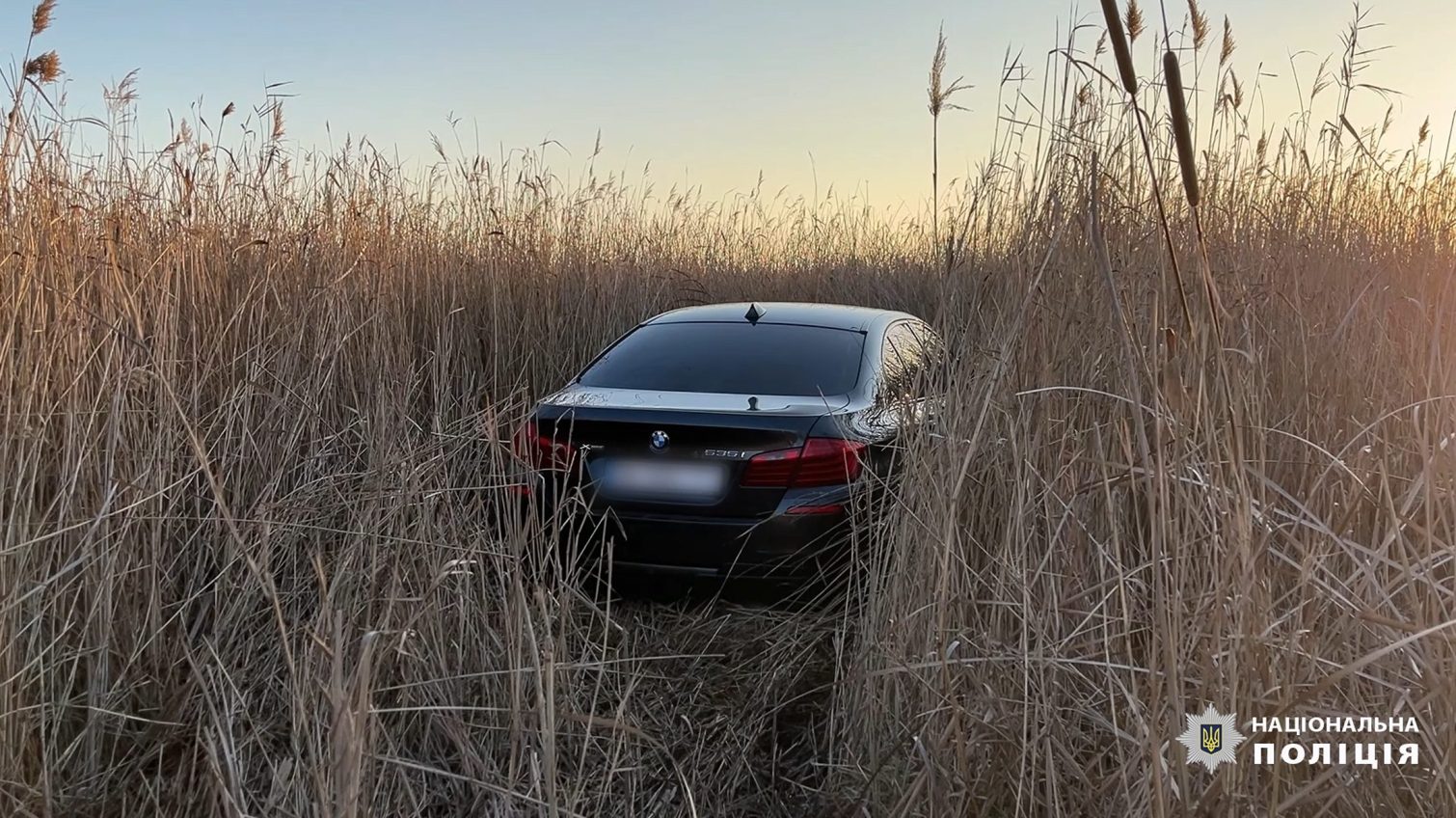 На Одещині чоловік майже вбив продавця BMW і віз його в багажнику, аби втопити «тіло» (відео) «фото»