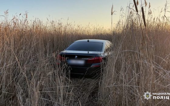 На Одещині чоловік майже вбив продавця BMW і віз його в багажнику, аби втопити «тіло» (відео) «фото»