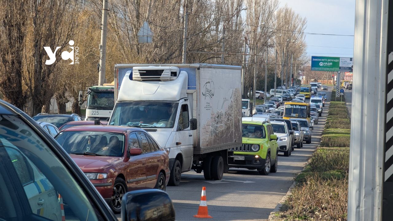 Через аварію на на проспекті Ярослава Мудрого утворився великий затор (фото) «фото»