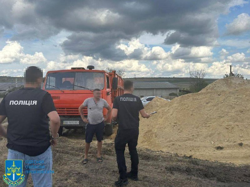 За незаконне видобування піску на Одещині судитимуть членів організованої групи «фото»