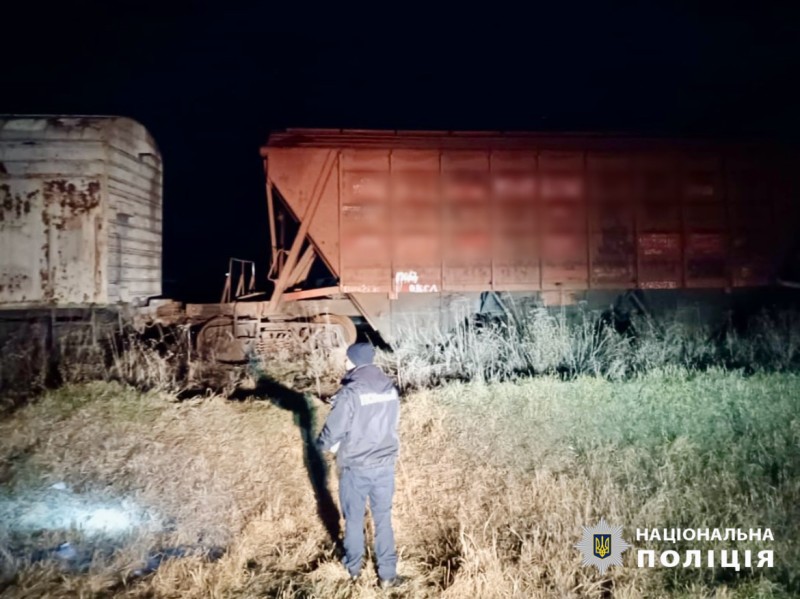 На Одещині 12 річний хлопчик заліз на вагон потяга та помер від удару струмом usionline.com На Одещині 12 річний хлопчик заліз на вагон потяга та помер від удару струмом «фото»