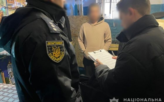 Обіцяли втечу поза пунктами пропуску: поліцейські Одещини затримали переправників ухилянтів «фото»