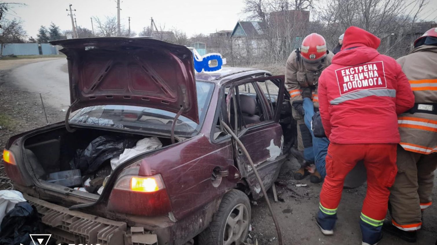 Жахлива аварія на Одещині: рятувальники дістали з поневіченої автівки одного з пасажирів (фото) «фото»