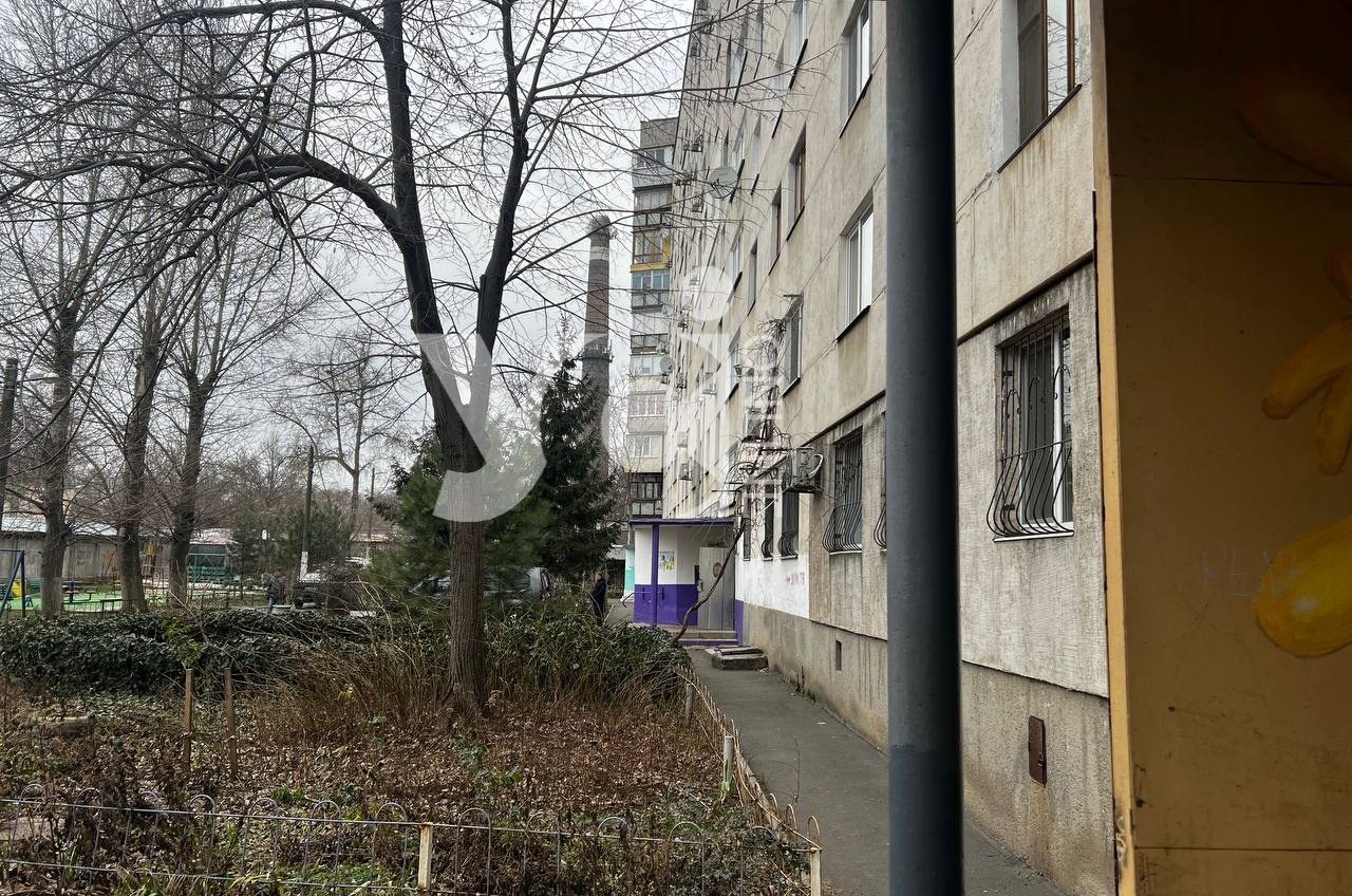 В Чорноморську з вікна 9 поверху випала жінка (фото) usionline.com В Чорноморську з вікна 9 поверху випала жінка (фото) «фото»