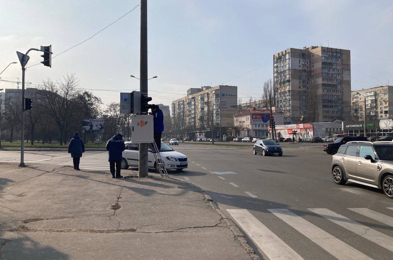 На перехресті Праведників світу та Балківської знов працює світлофор (фото) usionline.com На перехресті Праведників світу та Балківської знов працює світлофор (фото) «фото»