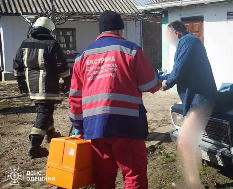 Пощастило: у Балті літній чоловік впав у 15-метровий колодязь та майже не постраждав  (фото) «фото»