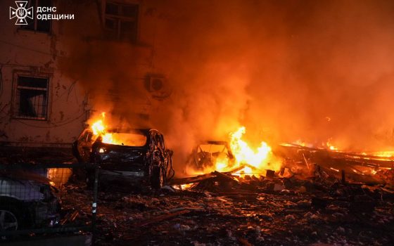 Під прицілом житлові будинки: рятувальники показали ліквідацію наслідків терору рф в Одесі (фото) «фото»