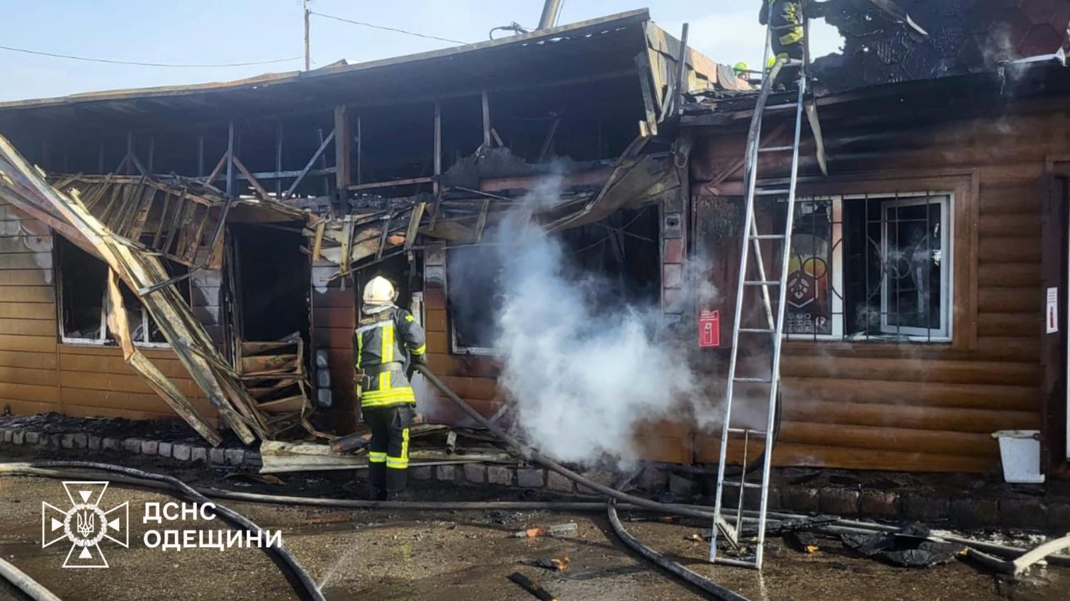 В Усатово згорів торговельний павільйон (фото) «фото»