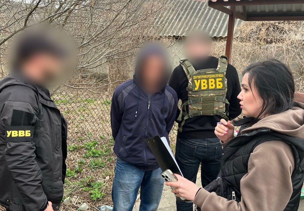 На Одещині місцевий мешканець за 3000 доларів намагався підкупити прикордонника (фото) usionline.com На Одещині місцевий мешканець за 3000 доларів намагався підкупити прикордонника (фото) «фото»