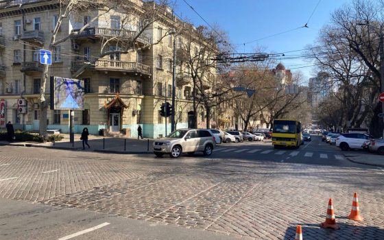 В Одесі ще на 8 перехрестях встановили акумулятори на світлофорах (фото) «фото»