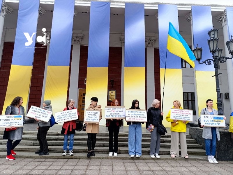 У центрі Одеси пройшла акція «Гроші на ЗСУ» (фото, відео) «фото»