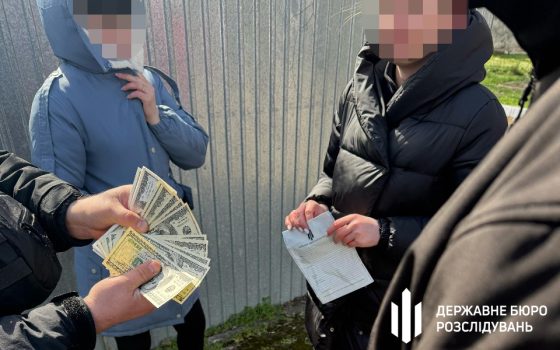 На Одещині прикордонниця за 3 тисячі доларів випускала чоловіків в Молдову (фото) «фото»