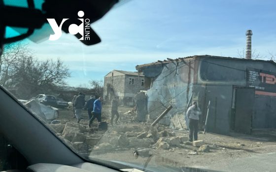 Росія атакувала місто Південне: як мешканці міста долають наслідки удару (фото) usionline.com Росія атакувала місто Південне: як мешканці міста долають наслідки удару (фото) «фото»