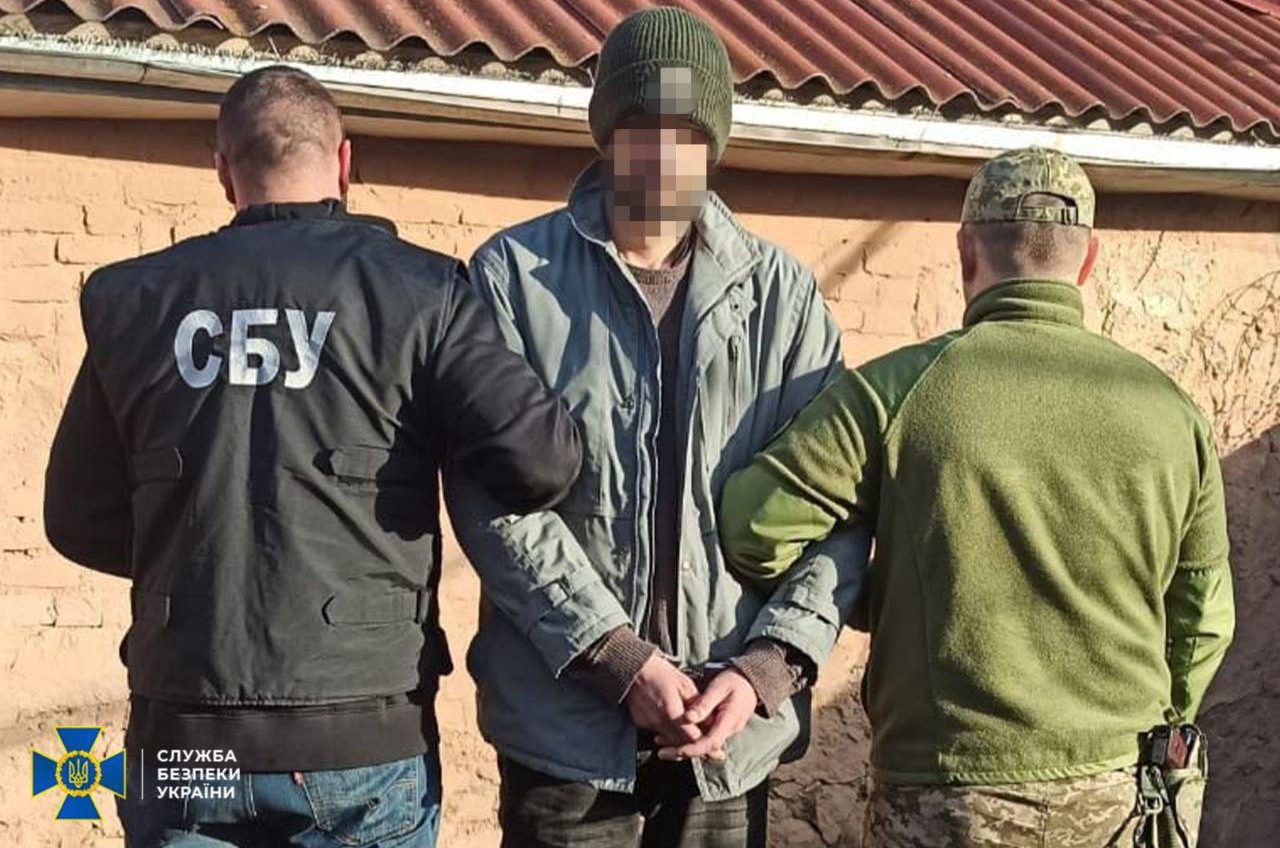 Намагались підпалити релейні шафи і пустити «під укіс» ешелон ЗСУ: в Одесі затримали диверсантів (фото) usionline.com Намагались підпалити релейні шафи і пустити «під укіс» ешелон ЗСУ: в Одесі затримали диверсантів (фото) «фото»