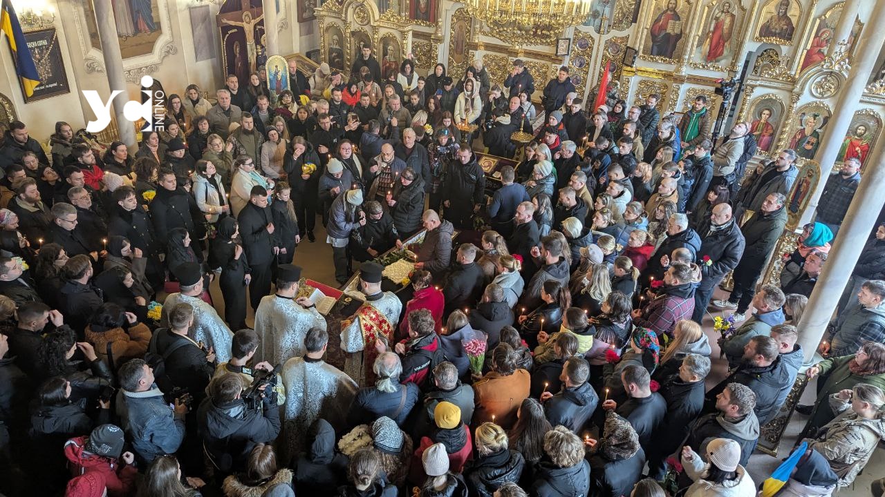 «Він знав, вірив і робив»: в Одесі попрощалися з убитим активістом Дем’яном Ганулом (фото, відео) usionline.com «Він знав, вірив і робив»: в Одесі попрощалися з убитим активістом Дем’яном Ганулом (фото, відео) «фото»
