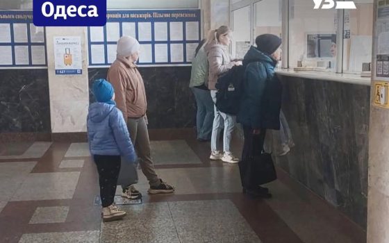 Колапс з продажем залізничних квитків: купити можна тільки на два найближчих дні та у касі «фото»