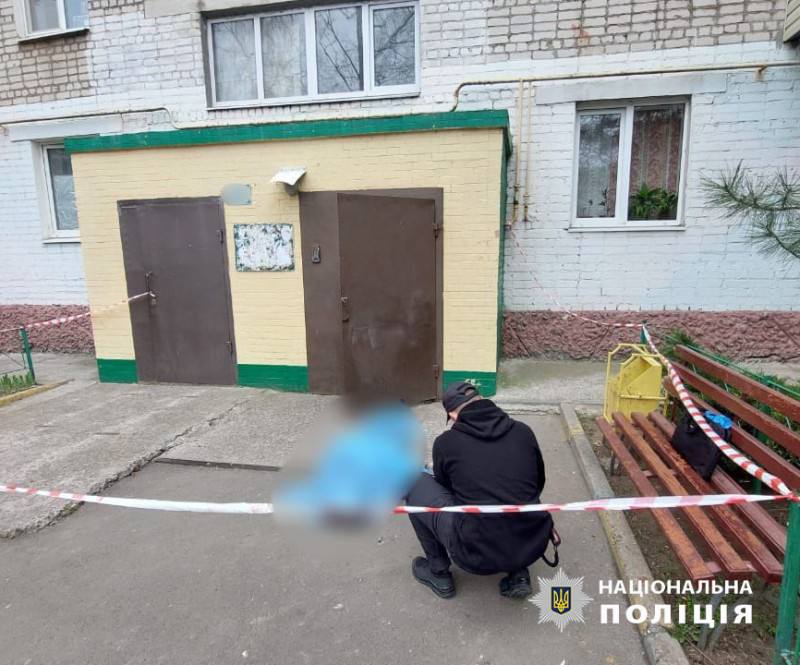В Чорноморську літня жінка випала з вікна багатоповерхівки usionline.com В Чорноморську літня жінка випала з вікна багатоповерхівки «фото»