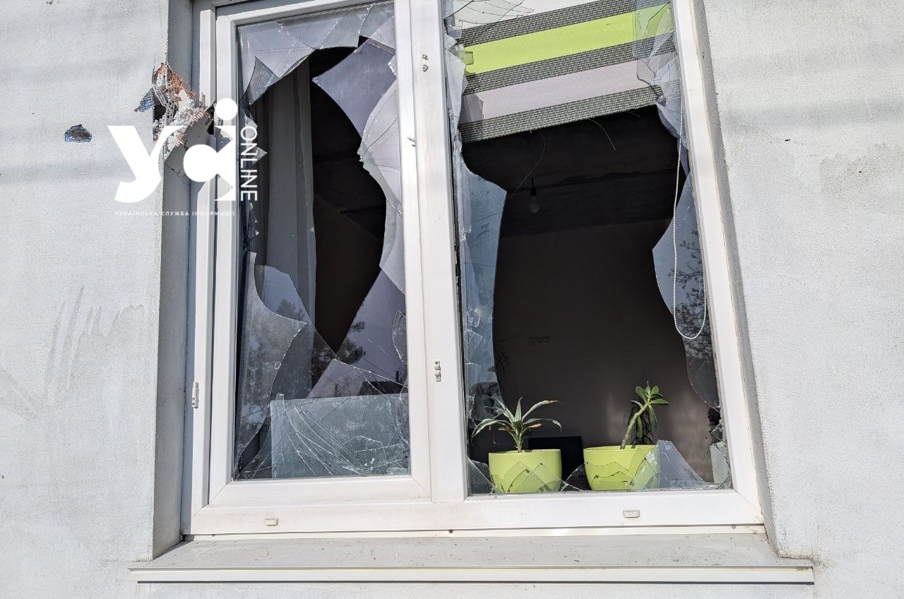 Атака ворожих дронів по Одесі: у передмісті «шахед» пробив водогін, горіли будинки та підприємства (фото) usionline.com Атака ворожих дронів по Одесі: у передмісті «шахед» пробив водогін, горіли будинки та підприємства (фото) «фото»