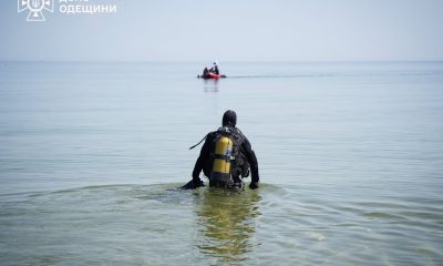 Готуються літнього сезону: одеські водолази обстежують акваторії й тренуються рятувати людей (фото) usionline.com Готуються літнього сезону: одеські водолази обстежують акваторії й тренуються рятувати людей (фото) «фото»