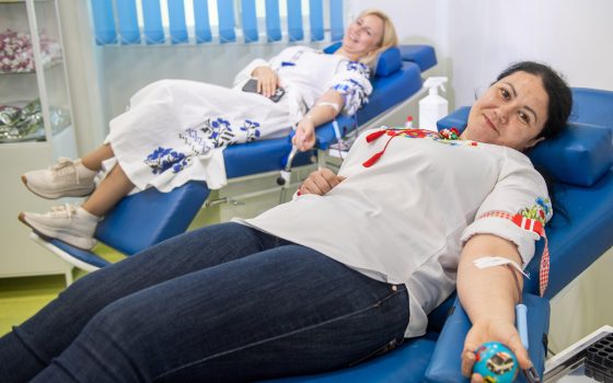 Святкова донація: майже 40 донорів здали кров в Одесі у День вишиванки (фото) «фото»