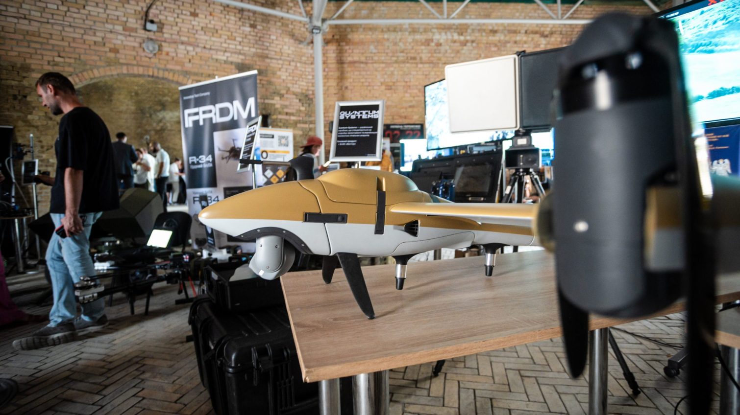 Німці налагодили повноцінне виробництво обшивки дронів Vector в Україні (фото) usionline.com Німці налагодили повноцінне виробництво обшивки дронів Vector в Україні (фото) «фото»