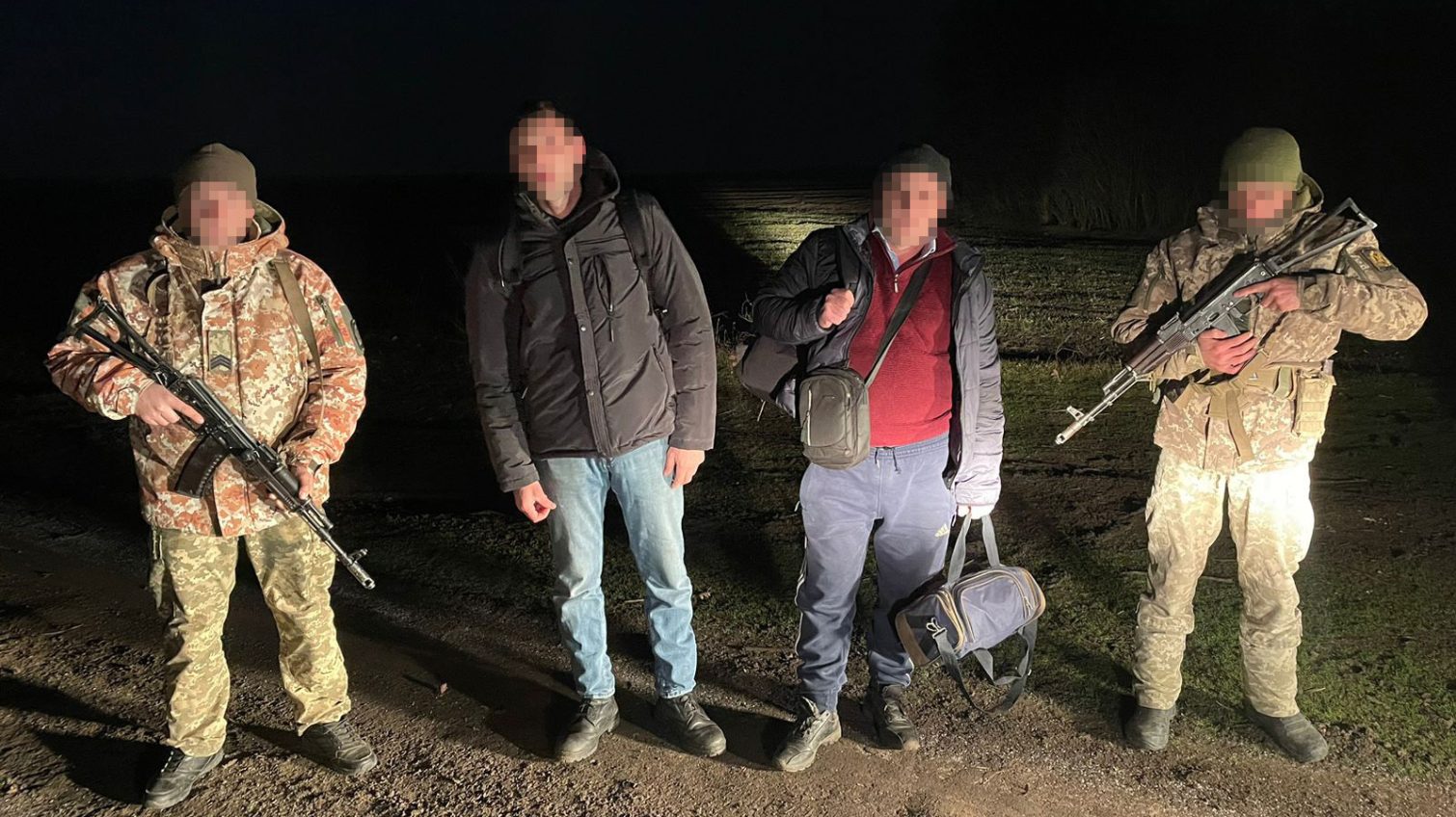На Одещині прикордонники викрили двох молодих чоловіків, які переправляли ухилянтів до Молдови (фото) usionline.com На Одещині прикордонники викрили двох молодих чоловіків, які переправляли ухилянтів до Молдови (фото) «фото»