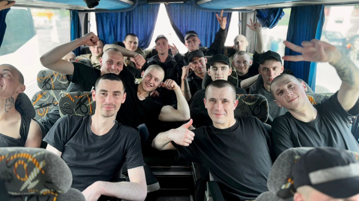 Одещина зустрічає Героїв: в Савранську громаду після полону повернулися двоє захисників (фото) usionline.com Одещина зустрічає Героїв: в Савранську громаду після полону повернулися двоє захисників (фото) «фото»