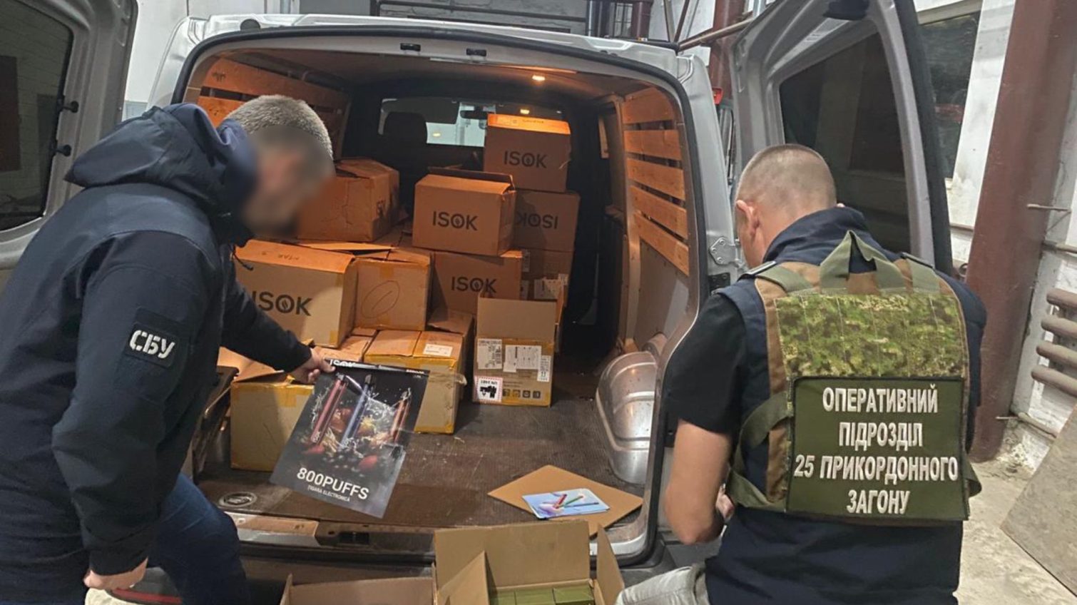 Через кордон на Одещині громадянин Румунії намагався ввезти електронні цигарки на 14 мільйонів гривень usionline.com Через кордон на Одещині громадянин Румунії намагався ввезти електронні цигарки на 14 мільйонів гривень «фото»