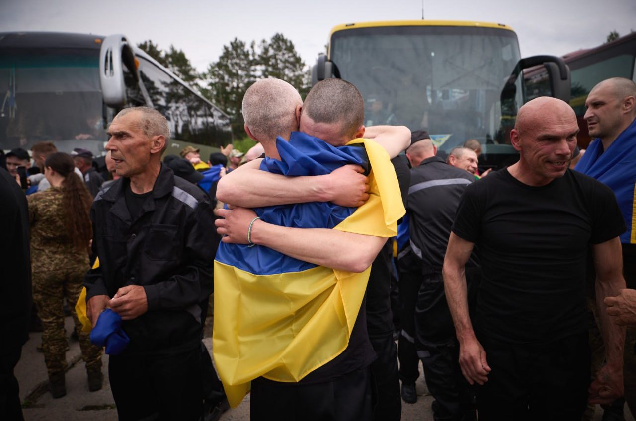 З російського полону в Україну повернулися 12 лицарів (фото) usionline.com З російського полону в Україну повернулися 12 лицарів (фото) «фото»