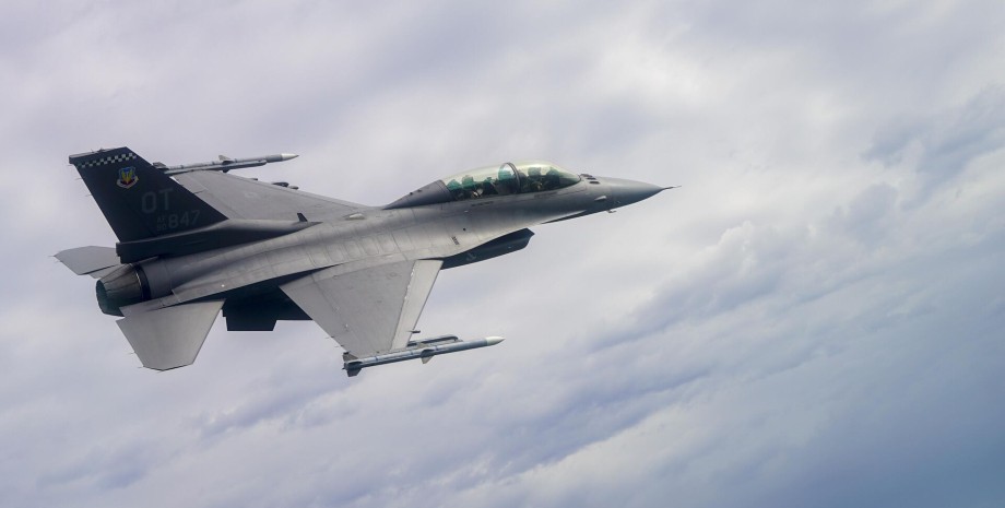 Під час відбиття повітряного нападу, Україна втратила винищувач F-16 — пілота врятовано usionline.com Під час відбиття повітряного нападу, Україна втратила винищувач F-16 — пілота врятовано «фото»