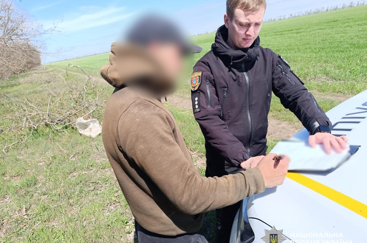 В Ізмаїльському районі затримали чотирьох «чорних лісорубів»: двох з них вже покарав суд (фото) usionline.com В Ізмаїльському районі затримали чотирьох «чорних лісорубів»: двох з них вже покарав суд (фото) «фото»