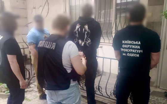 Бандити вимагали 50 000 доларів у одесита, забрали авто і погрожували застрілити (фото) «фото»