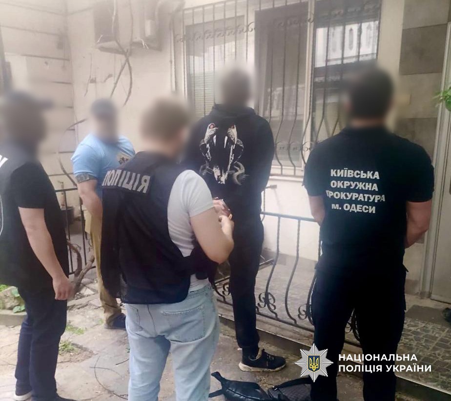 Бандити вимагали 50 000 доларів у одесита, забрали авто і погрожували застрілити (фото) usionline.com Бандити вимагали 50 000 доларів у одесита, забрали авто і погрожували застрілити (фото) «фото»