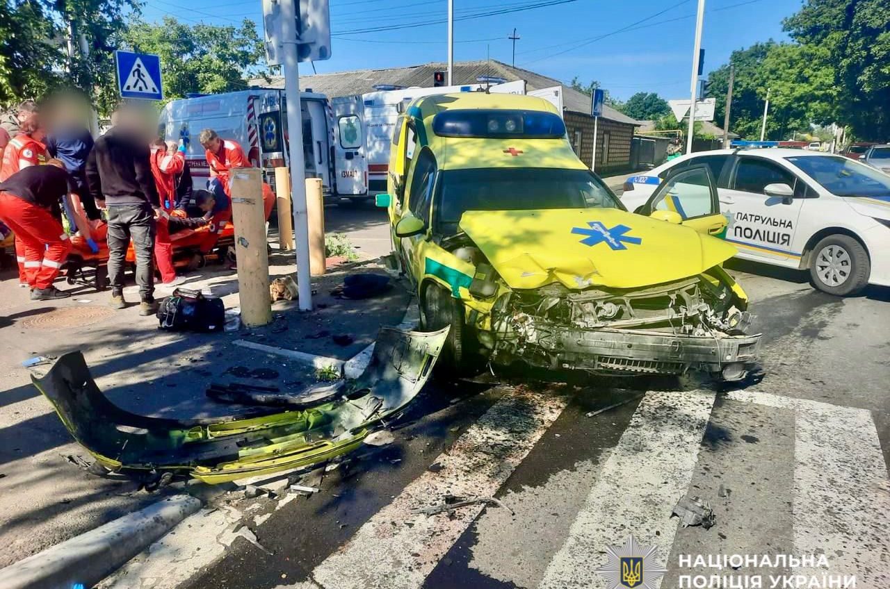 В Ізмаїлі в ДТП за участю «швидкої» постраждало 7 людей: одна жінка загинула (фото) usionline.com В Ізмаїлі в ДТП за участю «швидкої» постраждало 7 людей: одна жінка загинула (фото) «фото»