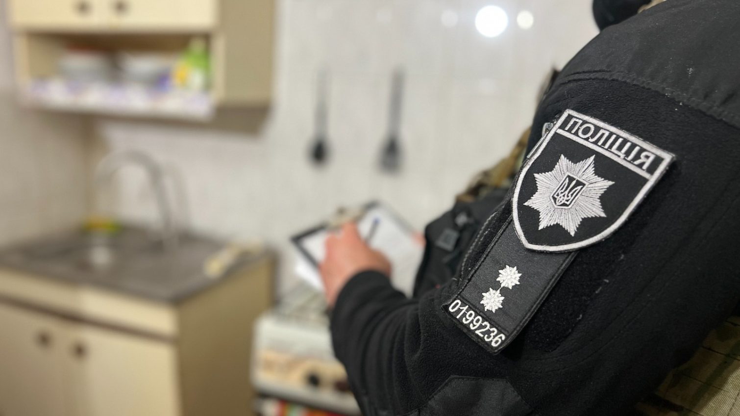 Одеситка заступилася за сина і тепер отримає строк, – жінка вдарила кривдника ножем (фото) usionline.com Одеситка заступилася за сина і тепер отримає строк, – жінка вдарила кривдника ножем (фото) «фото»