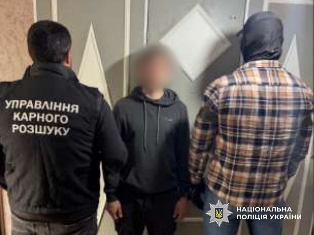 Троє молодиків підпалювали авто військових та об’єкти Укрзалізниці (фото) usionline.com Троє молодиків підпалювали авто військових та об’єкти Укрзалізниці (фото) «фото»