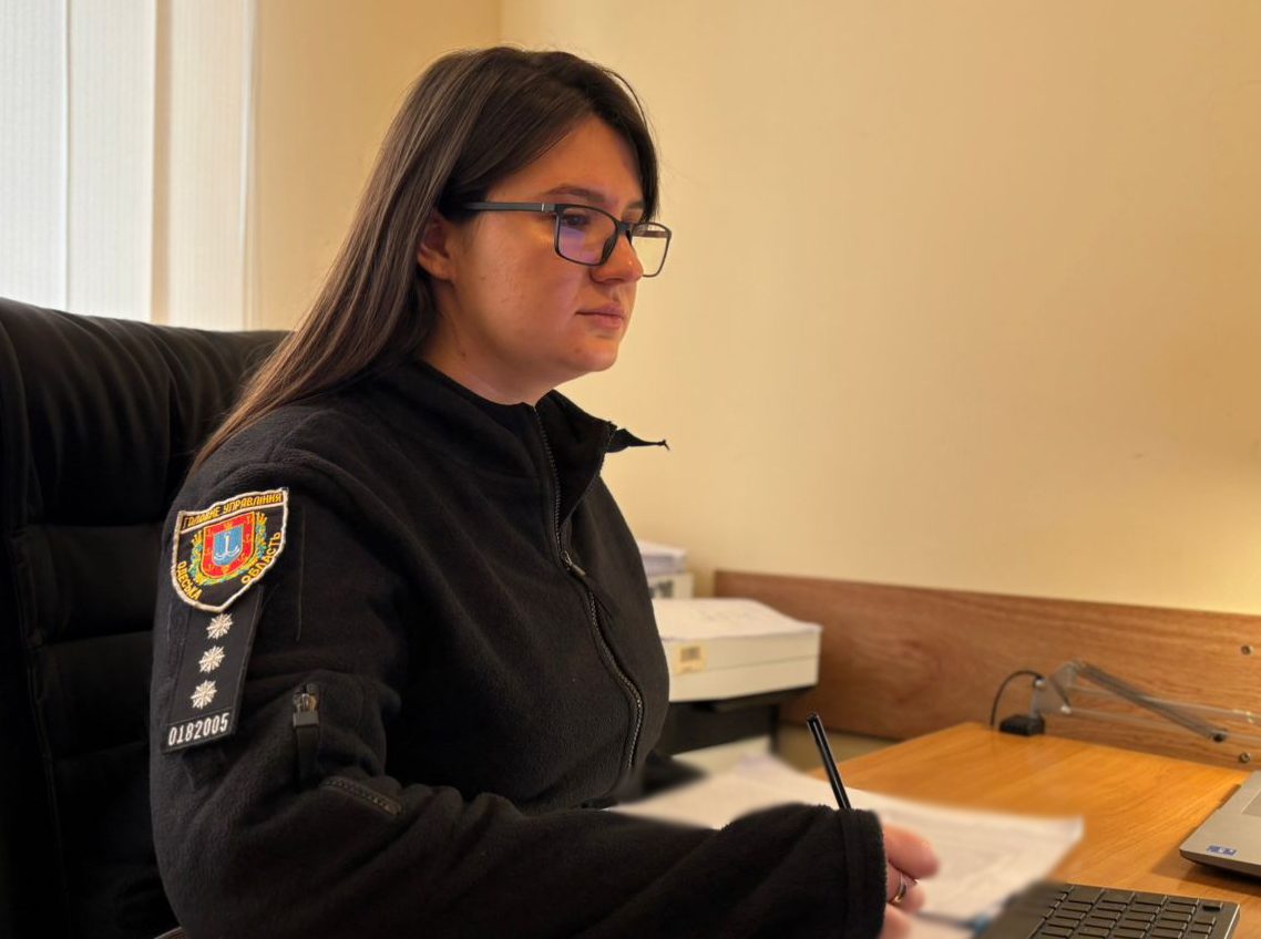 5000 гривень «за зв’язок із полоненим»: поліцейські викрили жителя Одещини у шахрайстві (фото) usionline.com 5000 гривень «за зв’язок із полоненим»: поліцейські викрили жителя Одещини у шахрайстві (фото) «фото»