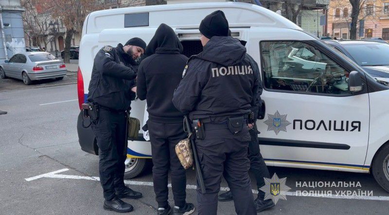 Вінничанин сяде в тюрму за розбійний напад з ножем на подружжя одеситів (фото) usionline.com Вінничанин сяде в тюрму за розбійний напад з ножем на подружжя одеситів (фото) «фото»