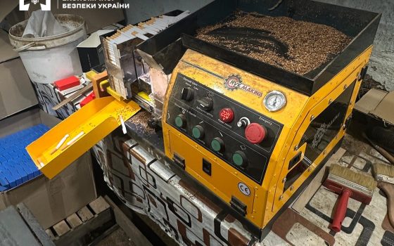 На Одещині викрили підпільний цех із виготовлення сигарет на 5,6 млн грн (фото) «фото»