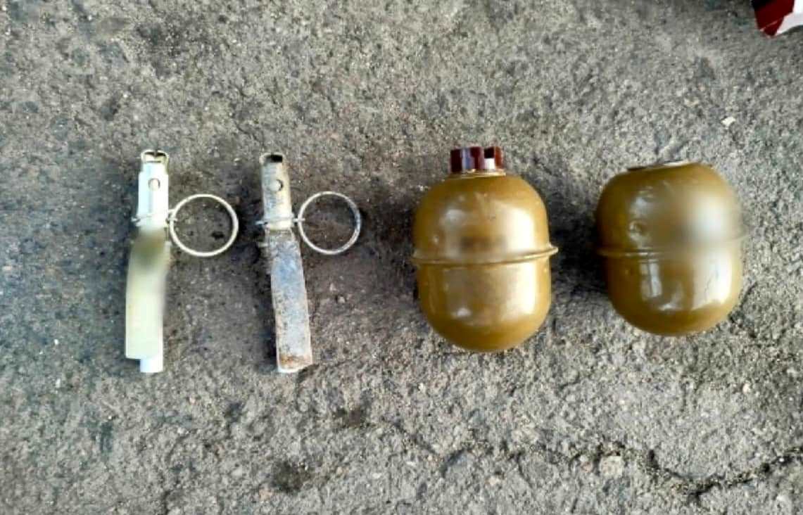 На Одещині затримали двох торговців, які встигли реалізувати 7 гранат (фото) usionline.com На Одещині затримали двох торговців, які встигли реалізувати 7 гранат (фото) «фото»